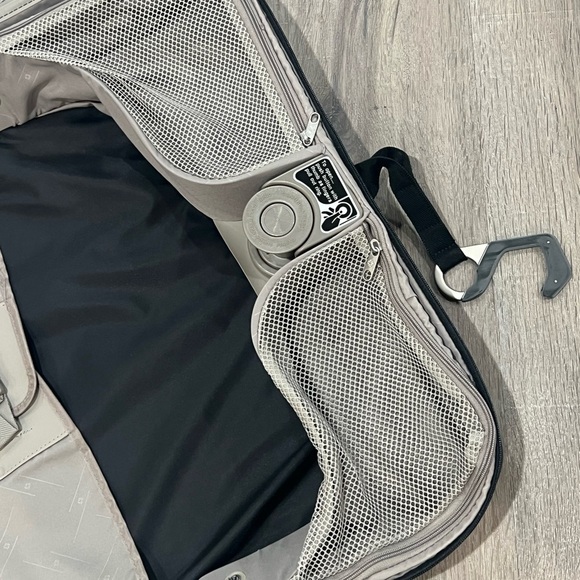 NWT Samsonite 700 Series Ultravalet Classic Black Travel Garment Bag - Picture 10 of 10